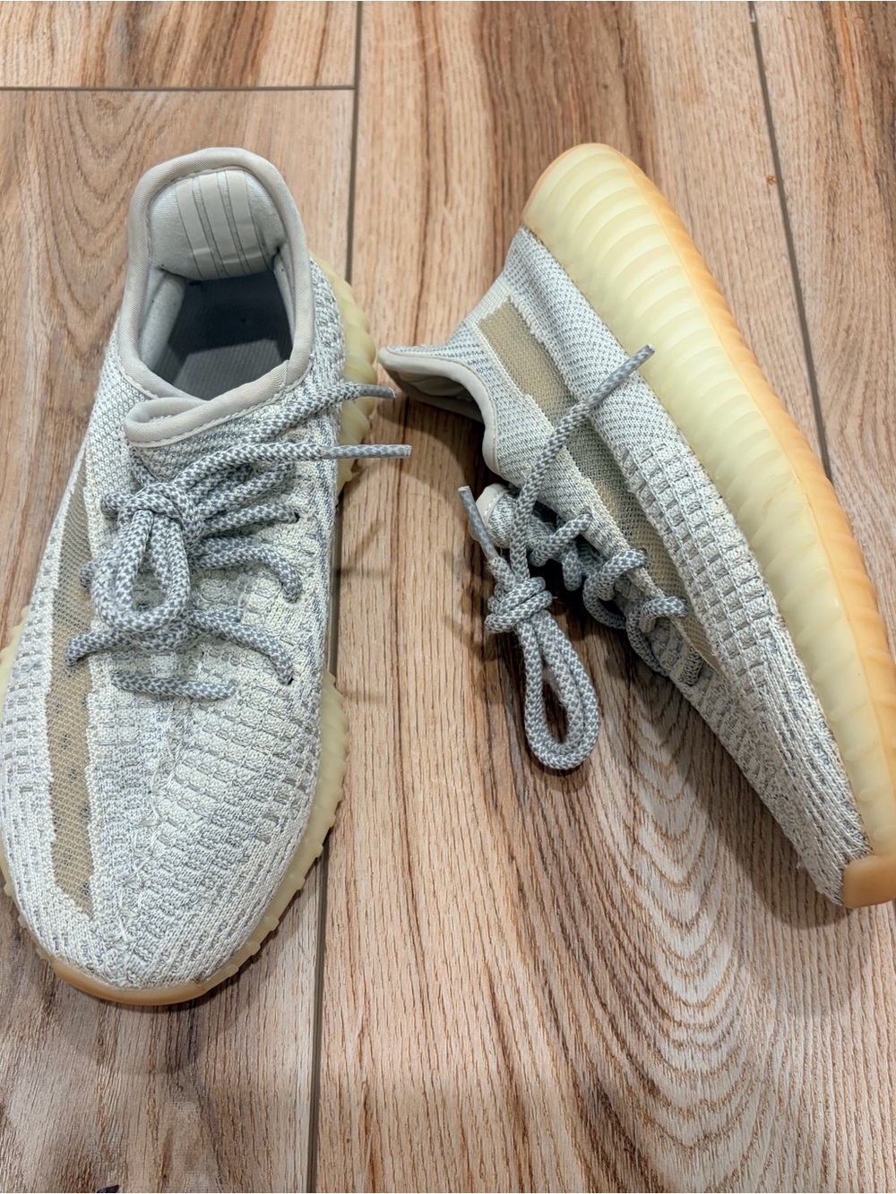 Adidas Yeezy Boost 350 V2 Lundmark - Cloud White / Gum Sole